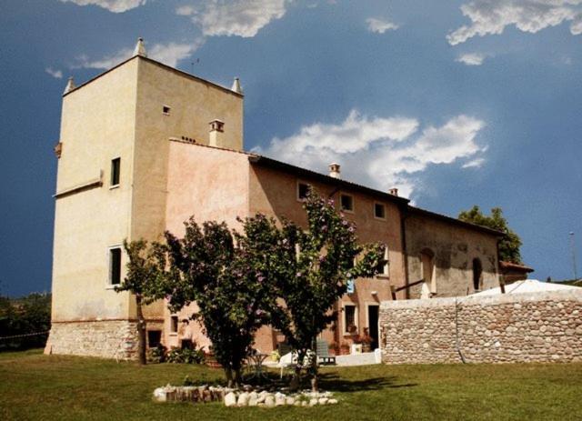 Agriturismo Nicobresaola ซอมมาคัมปาญา ภายนอก รูปภาพ