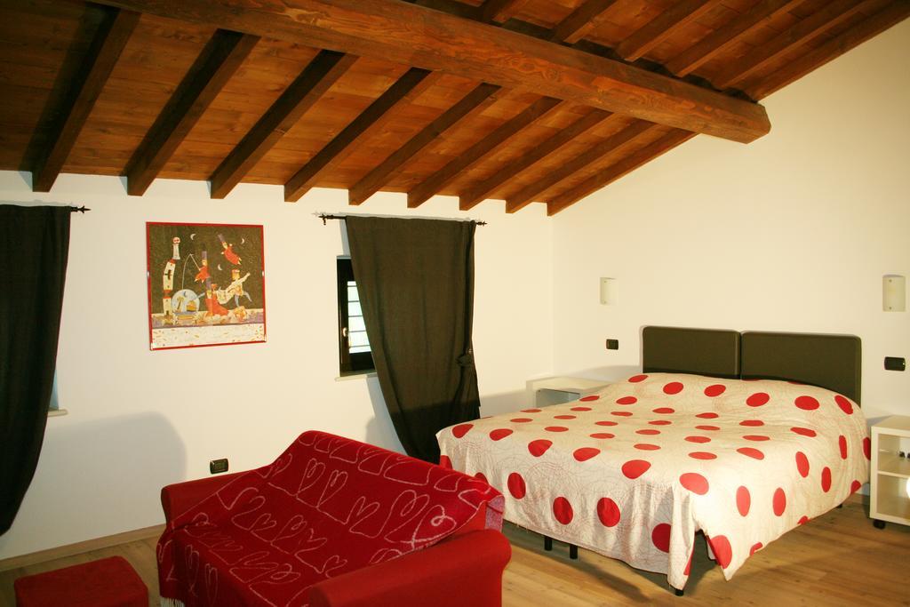 Agriturismo Nicobresaola ซอมมาคัมปาญา ภายนอก รูปภาพ